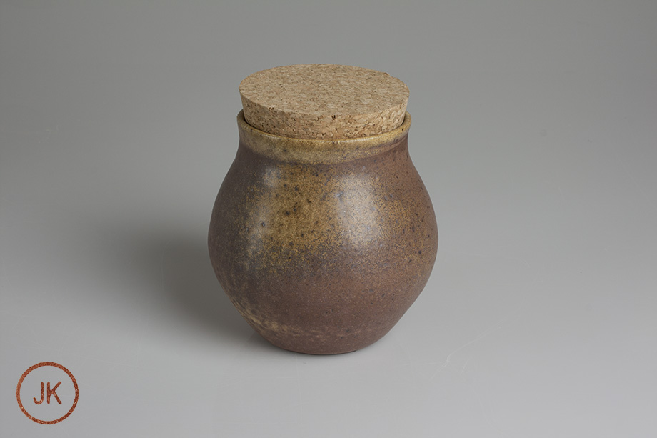 Burk med korklock anagama